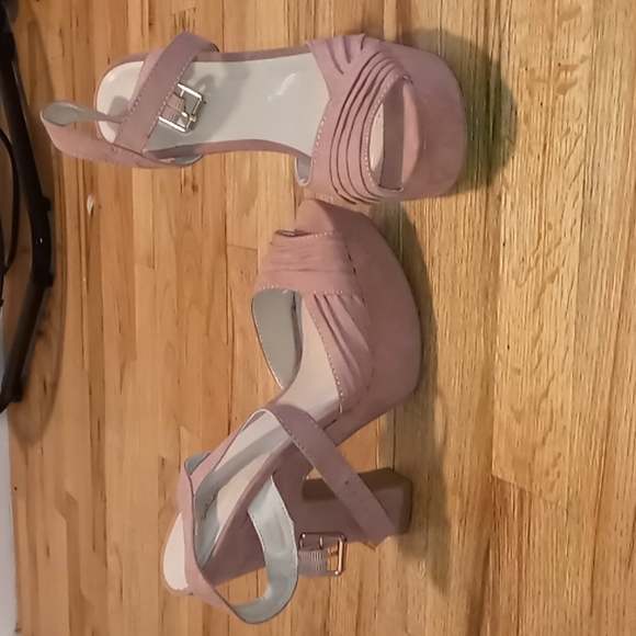 Open toe sandals - Picture 2 of 2